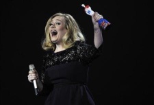 Adele entrará a la lista de icónicas cantantes que han interpretado un tema de James Bond